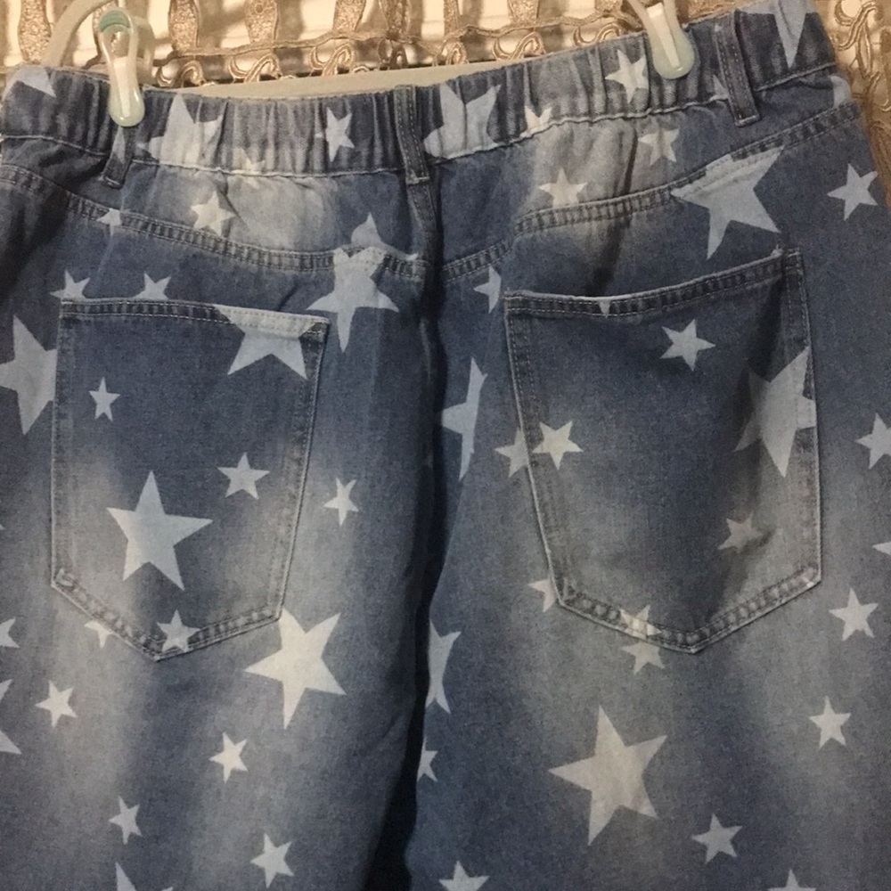 Fashion Plus Distressed Jeans - Picture 9 of 11